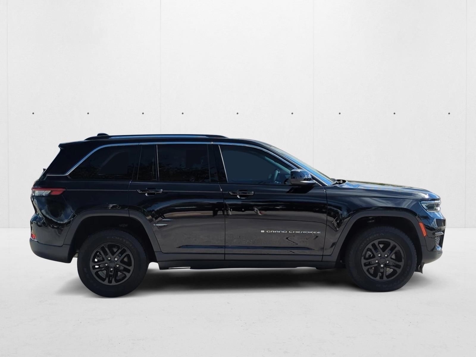 2024 Jeep Grand Cherokee Laredo Sport photo 4