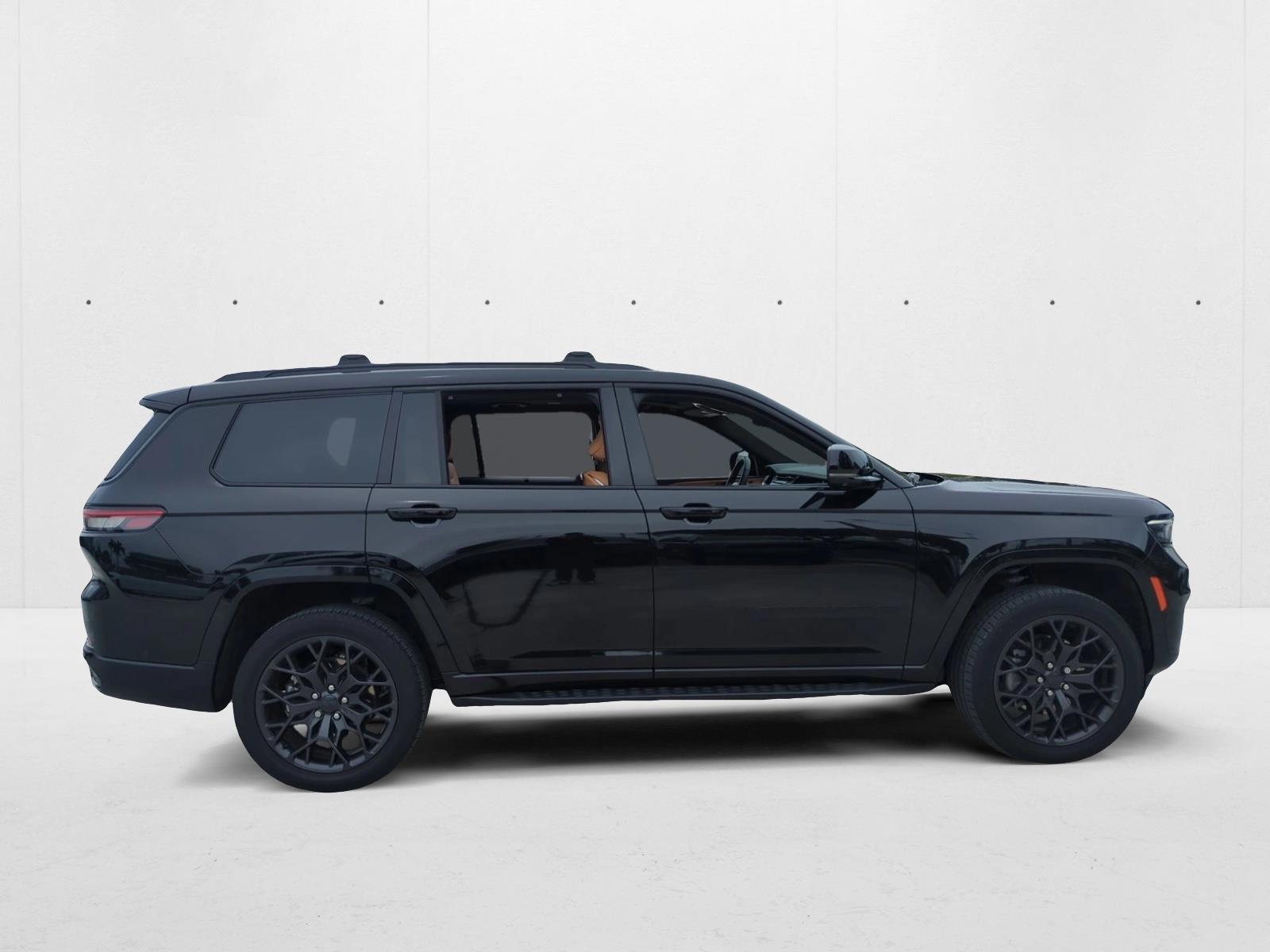 2024 Jeep Grand Cherokee L Summit Reserve photo 4