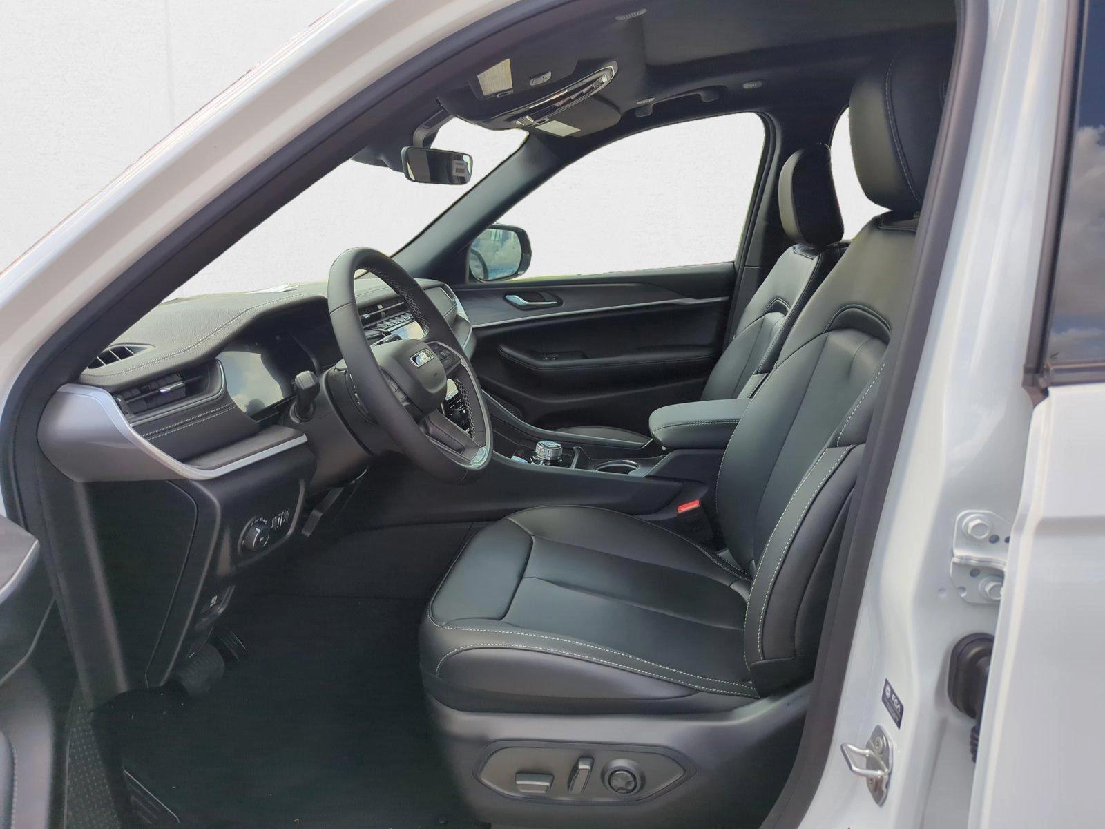 2025 Jeep Grand Cherokee Limited photo 4