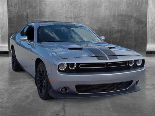 2016 Dodge Challenger R/T Plus photo 3