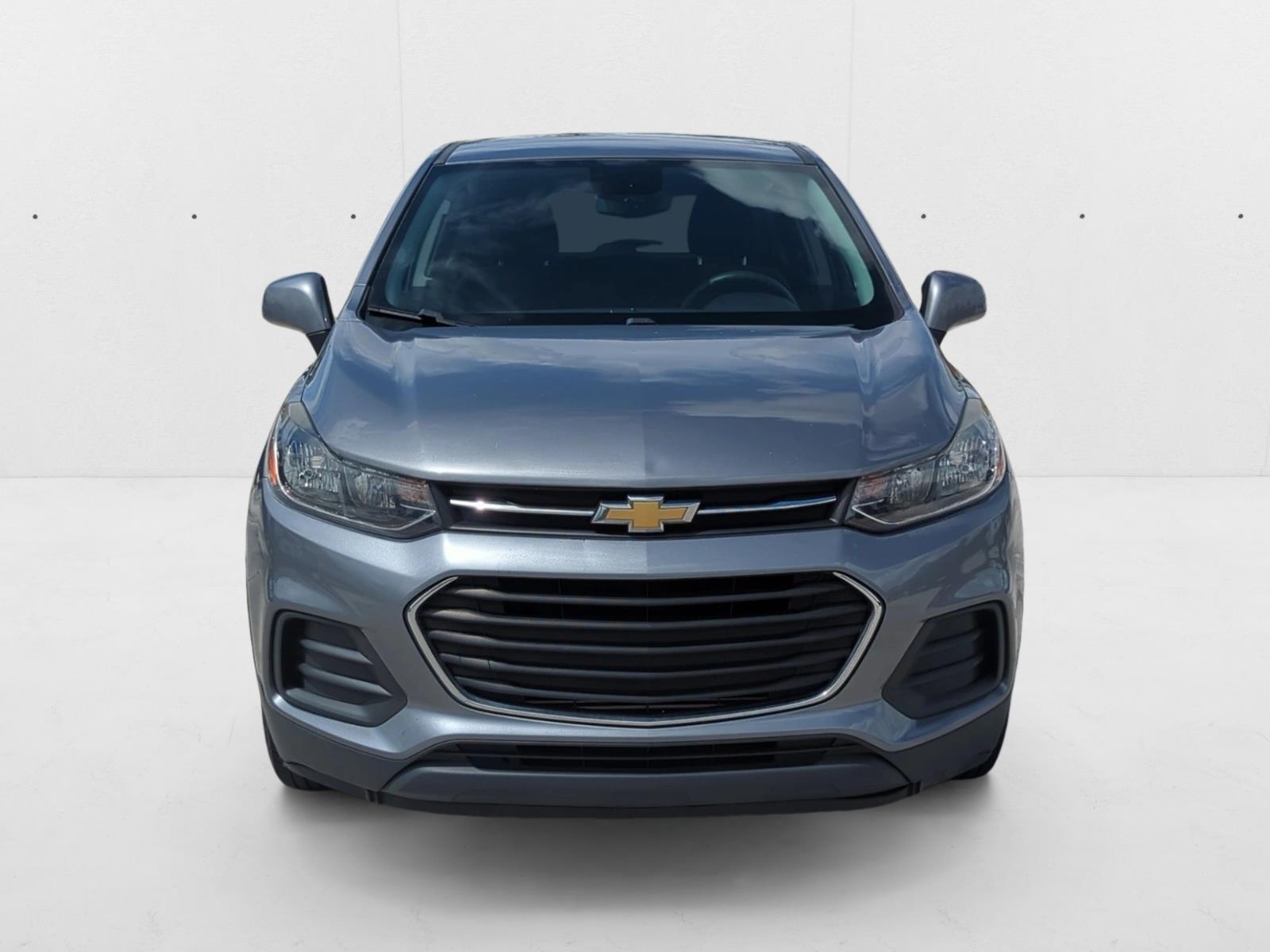2020 Chevrolet Trax LS photo 2