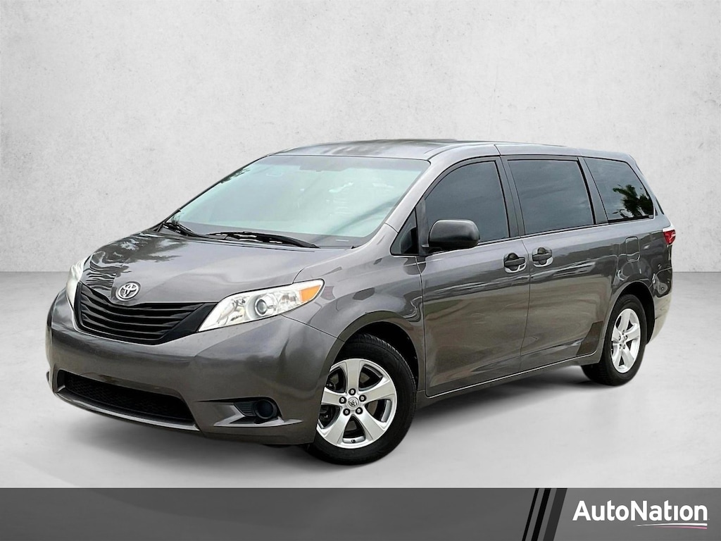 Used 2017 Toyota Sienna L Mini-van Passenger