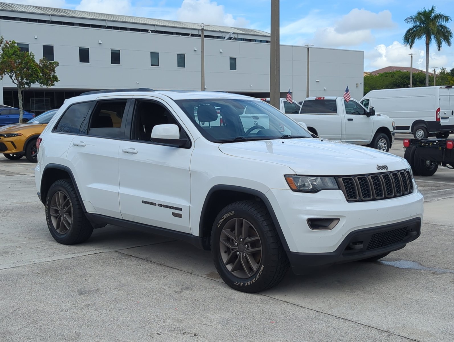 2016 Jeep Grand Cherokee Sport photo 3