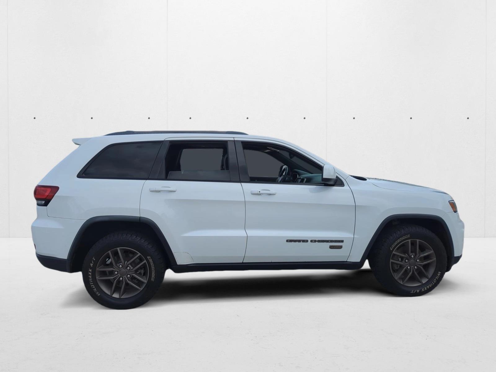 2016 Jeep Grand Cherokee Sport photo 4