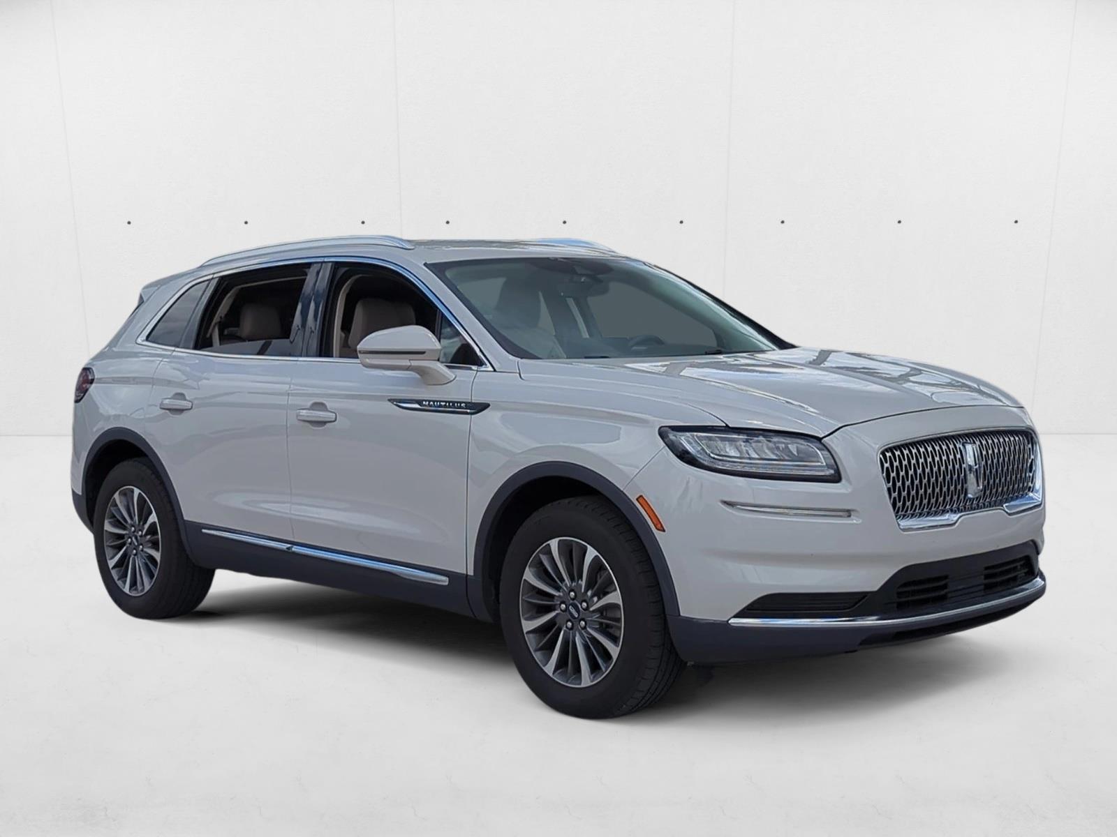 2023 Lincoln Nautilus Standard photo 3