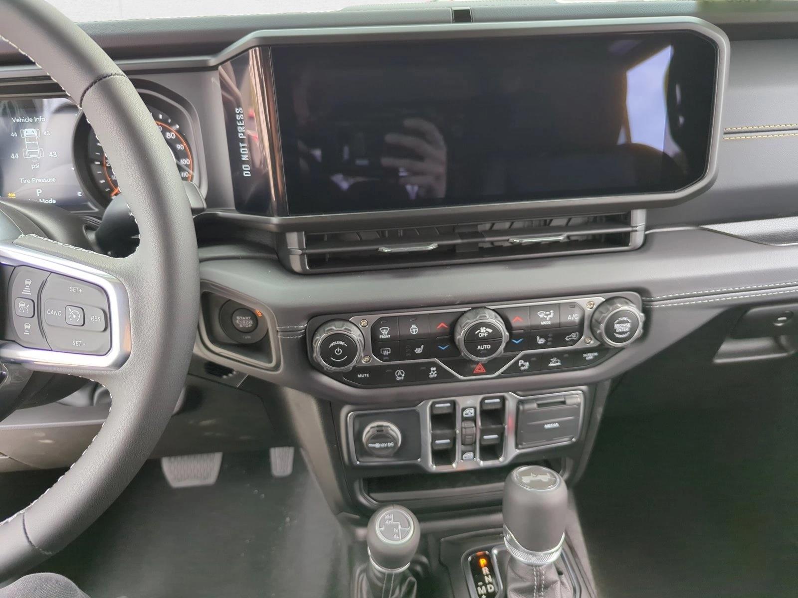 2025 Jeep Wrangler 4-Door Sahara - Photo 13