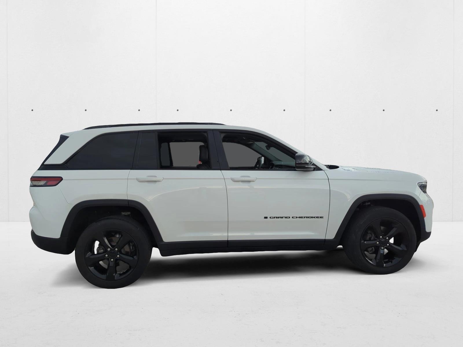 2023 Jeep Grand Cherokee Altitude Sport photo 3