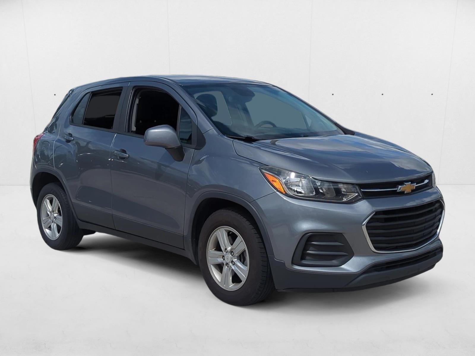 2020 Chevrolet Trax LS photo 3