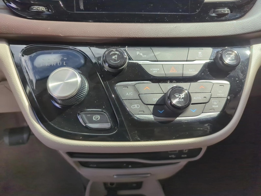 Used 2017 Chrysler Pacifica Touring-L Plus Mini-van Passenger