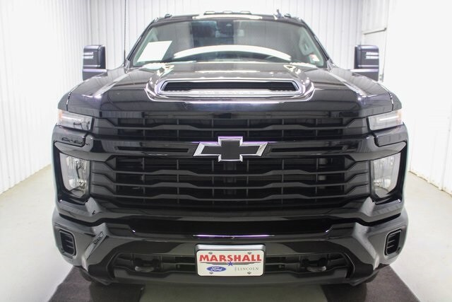 2024 Chevrolet Silverado 2500HD Custom photo 2