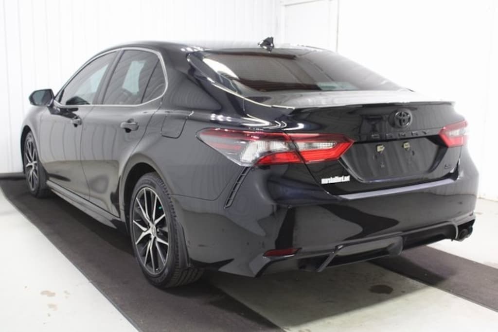 Used 2023 Toyota Camry SE Sedan