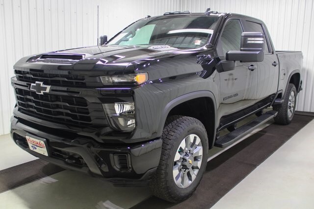 2024 Chevrolet Silverado 2500HD Custom photo 3