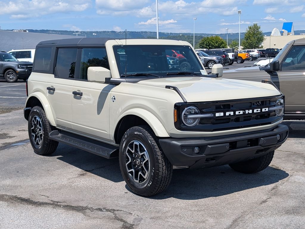New 2026 Ford Bronco Outer Banks SUV