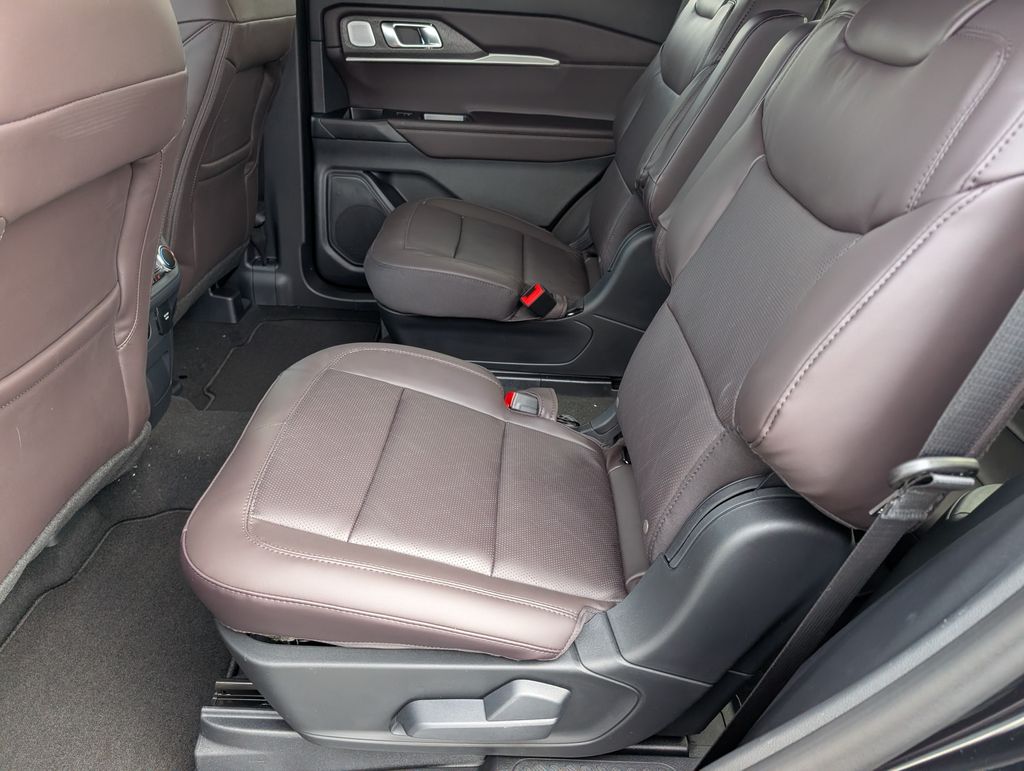 2026 Ford Explorer Platinum - Photo 7