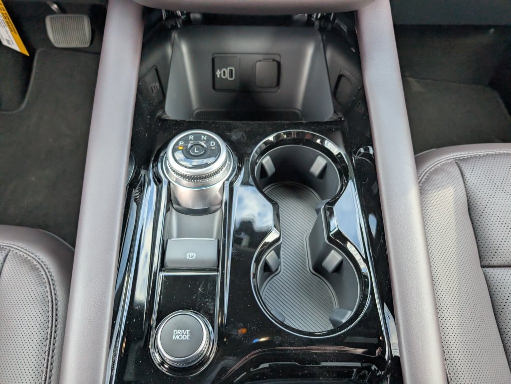 2026 Ford Explorer Platinum - Photo 16