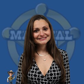 Staff member Ariana Smith from ID_7e8945