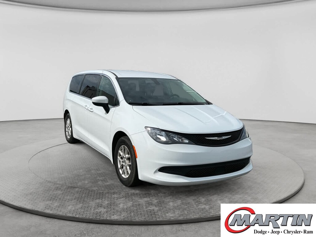 Used 2022 Chrysler Voyager LX FWD