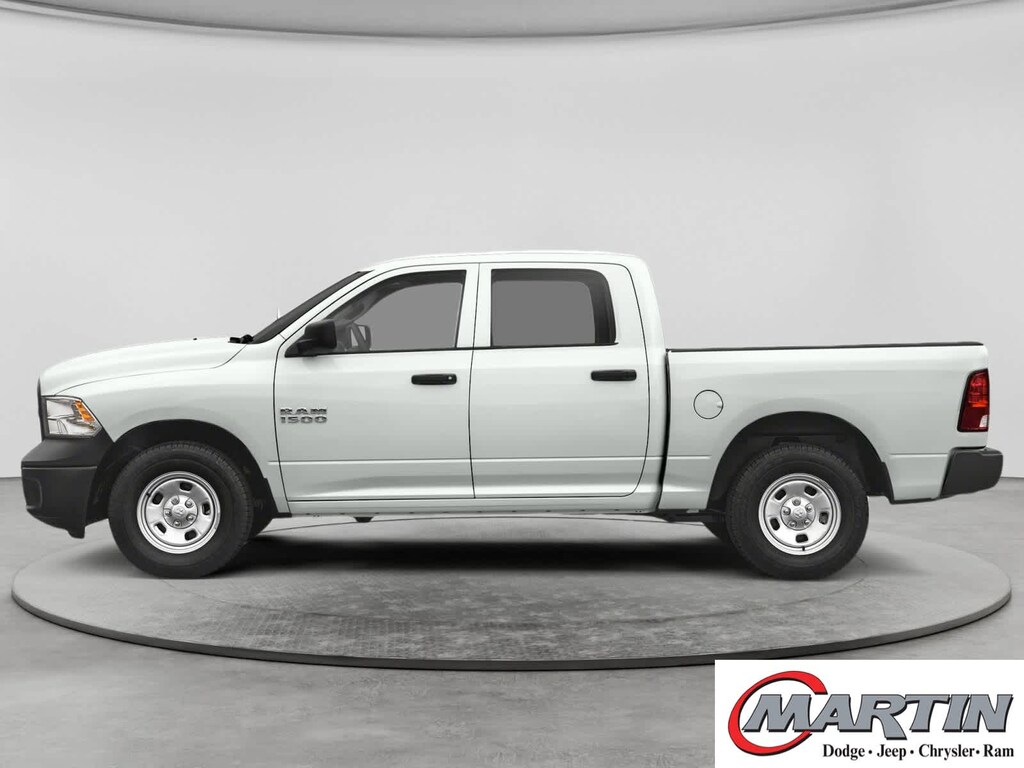 Used 2015 Ram 1500 Express 4WD Crew Cab 140.5 4WD Crew Cab 140.5