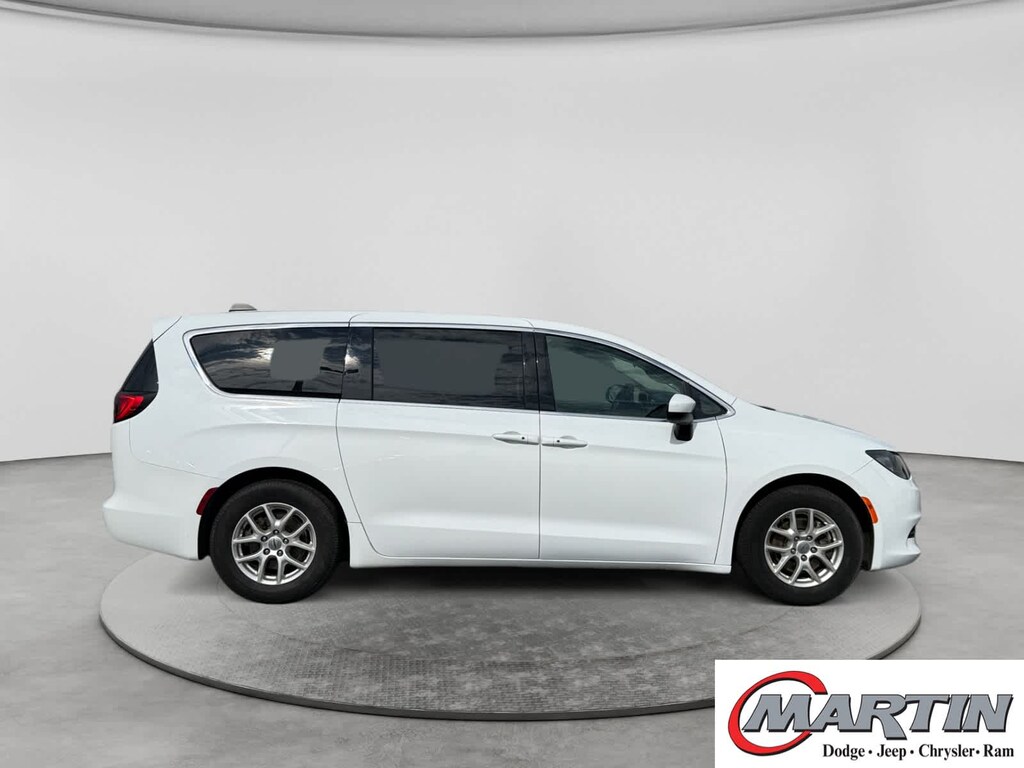 Used 2022 Chrysler Voyager LX FWD