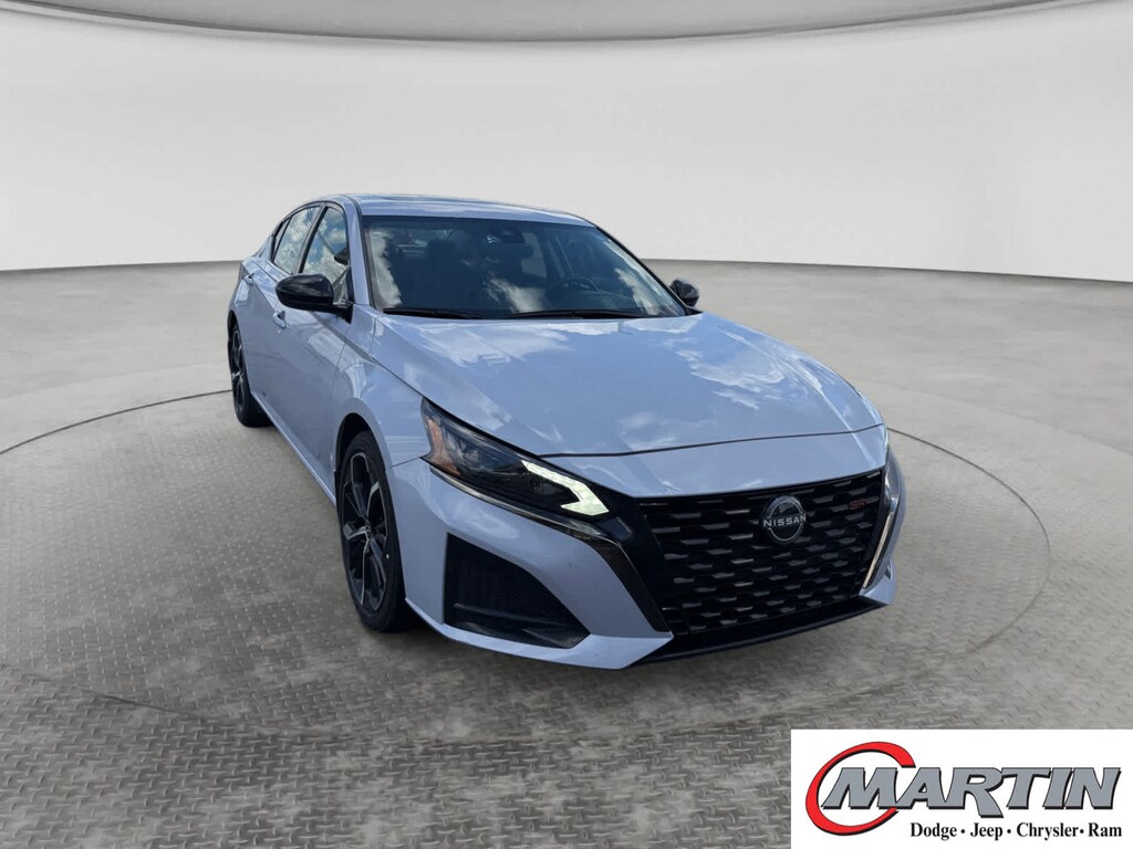 Used 2025 Nissan Altima SR FWD