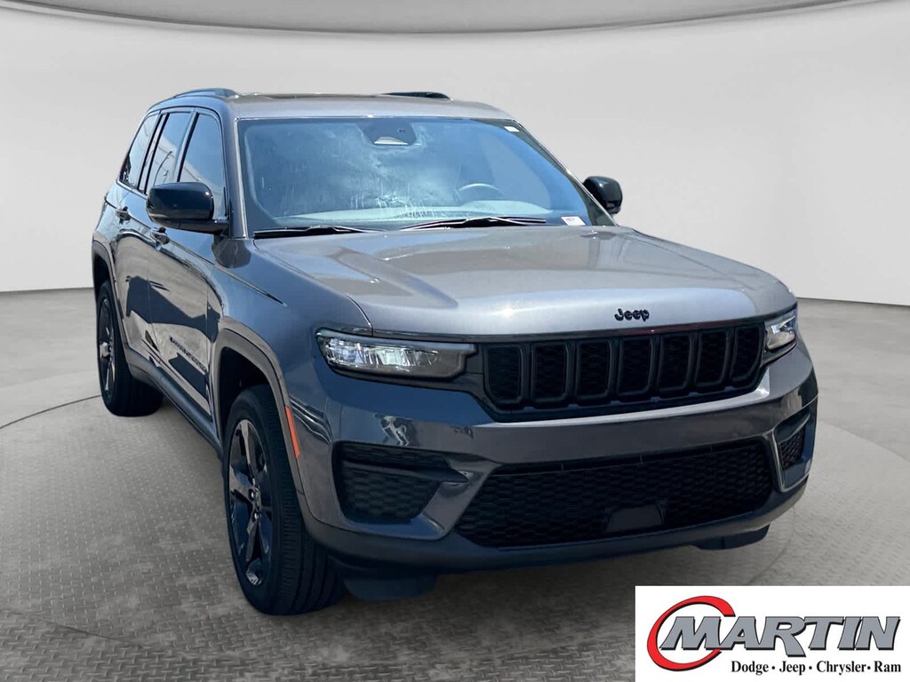 Used 2024 Jeep Grand Cherokee Altitude X 4x4