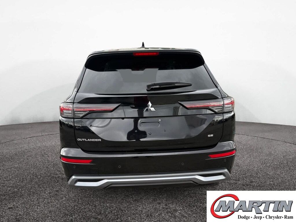 Used 2025 Mitsubishi Outlander SE FWD