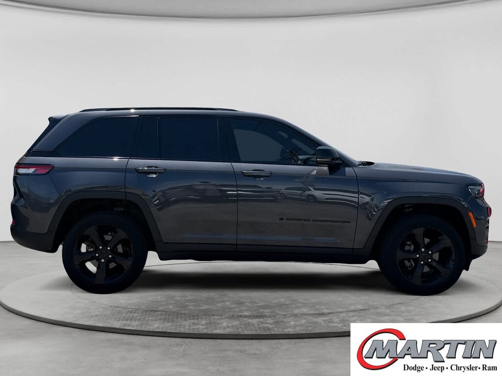 Used 2024 Jeep Grand Cherokee Altitude X 4x4