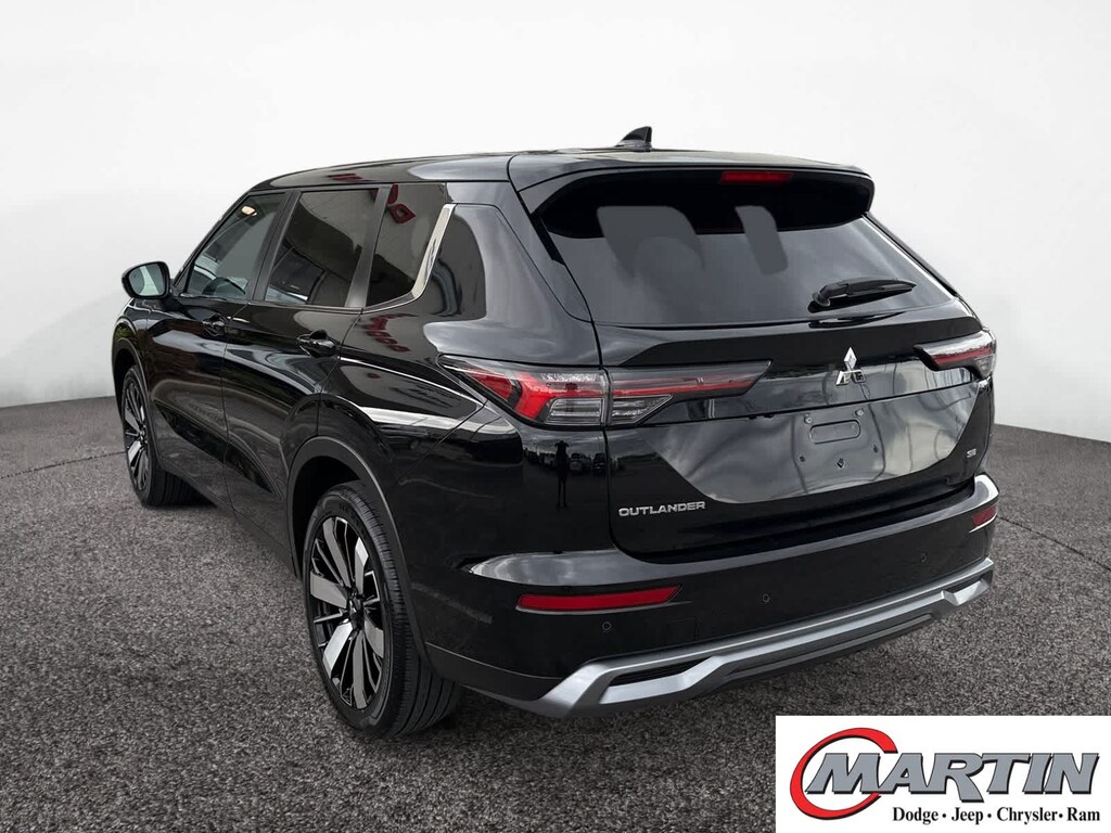 Used 2025 Mitsubishi Outlander SE FWD