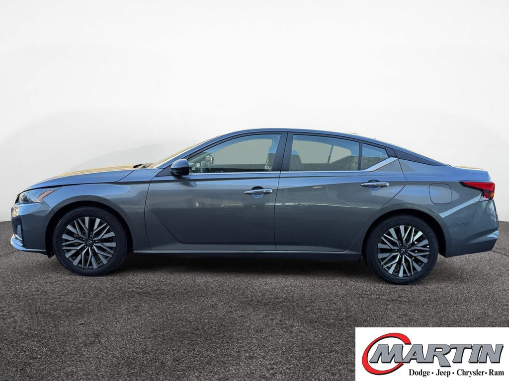 Used 2024 Nissan Altima 2.5 SV Sedan