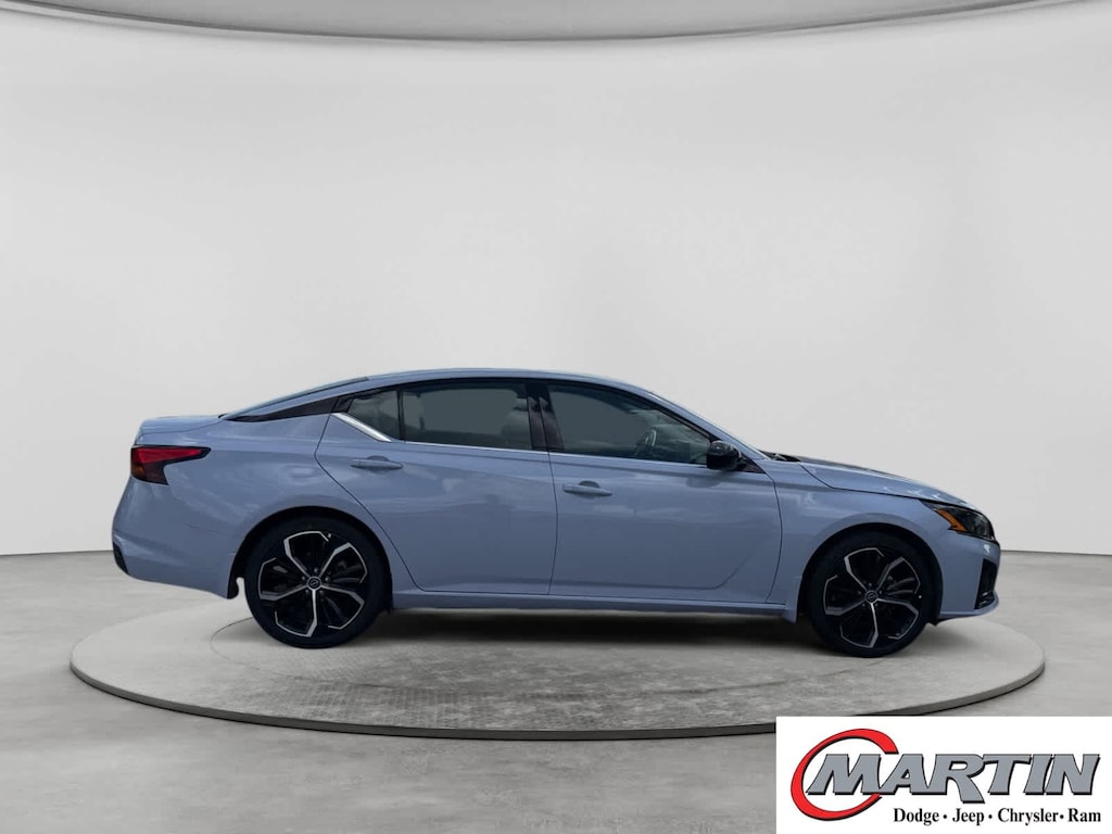 Used 2025 Nissan Altima SR FWD