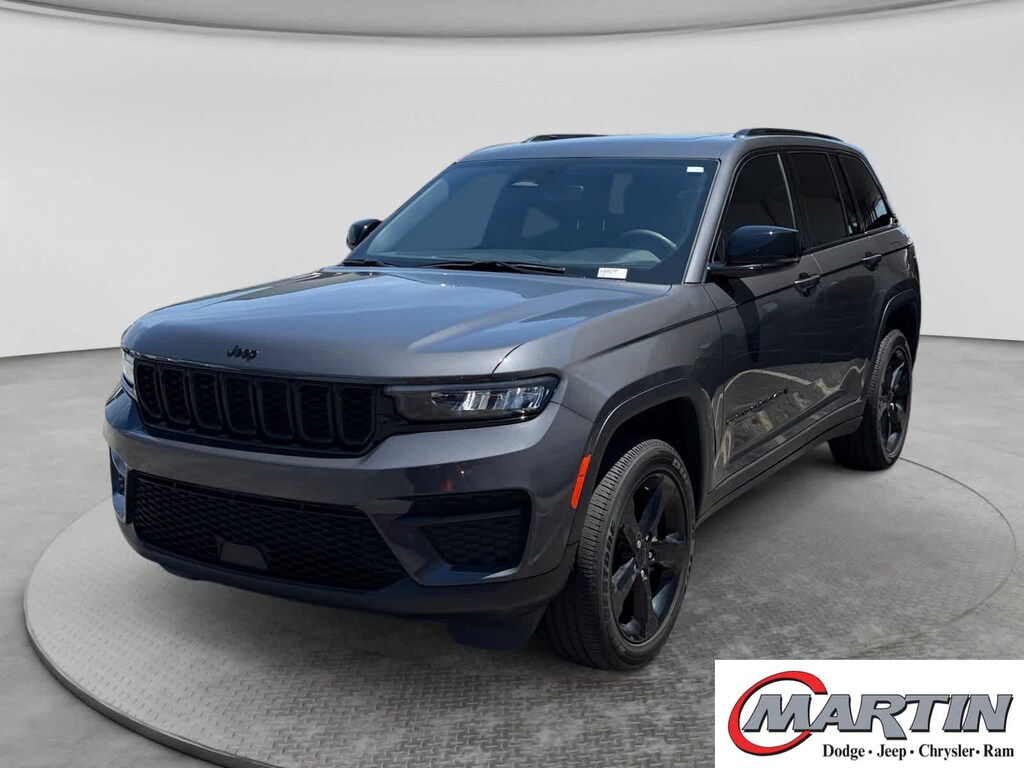 Used 2024 Jeep Grand Cherokee Altitude X 4x4
