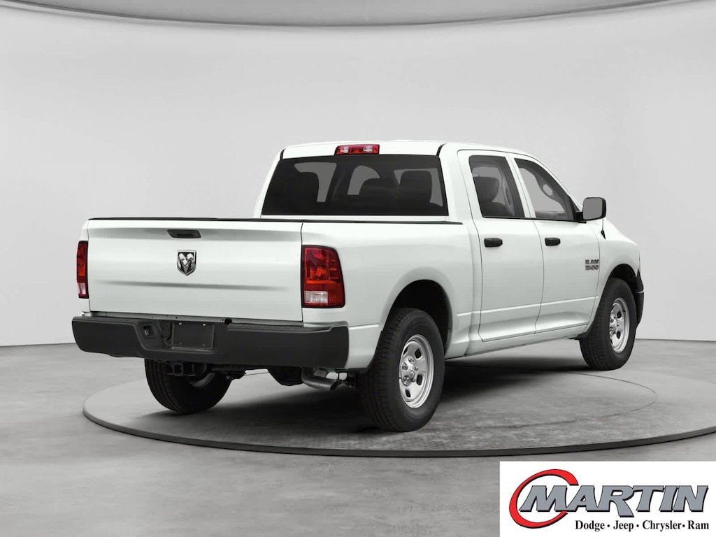 Used 2015 Ram 1500 Express 4WD Crew Cab 140.5 4WD Crew Cab 140.5