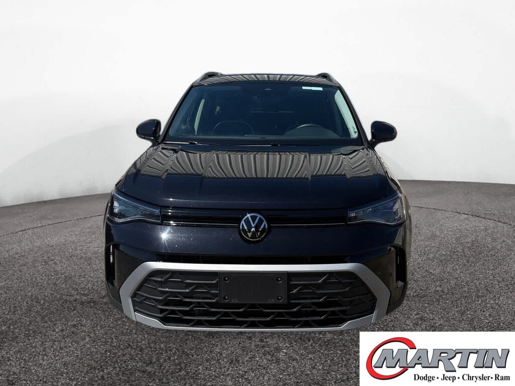 Used 2025 Volkswagen Taos SE FWD