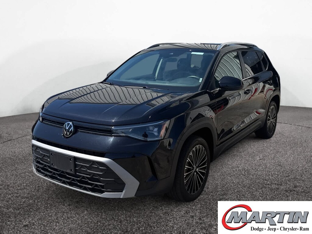 Used 2025 Volkswagen Taos SE FWD