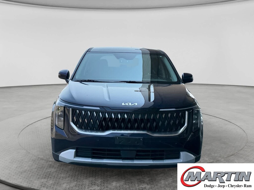 Used 2025 Kia Carnival LXS FWD
