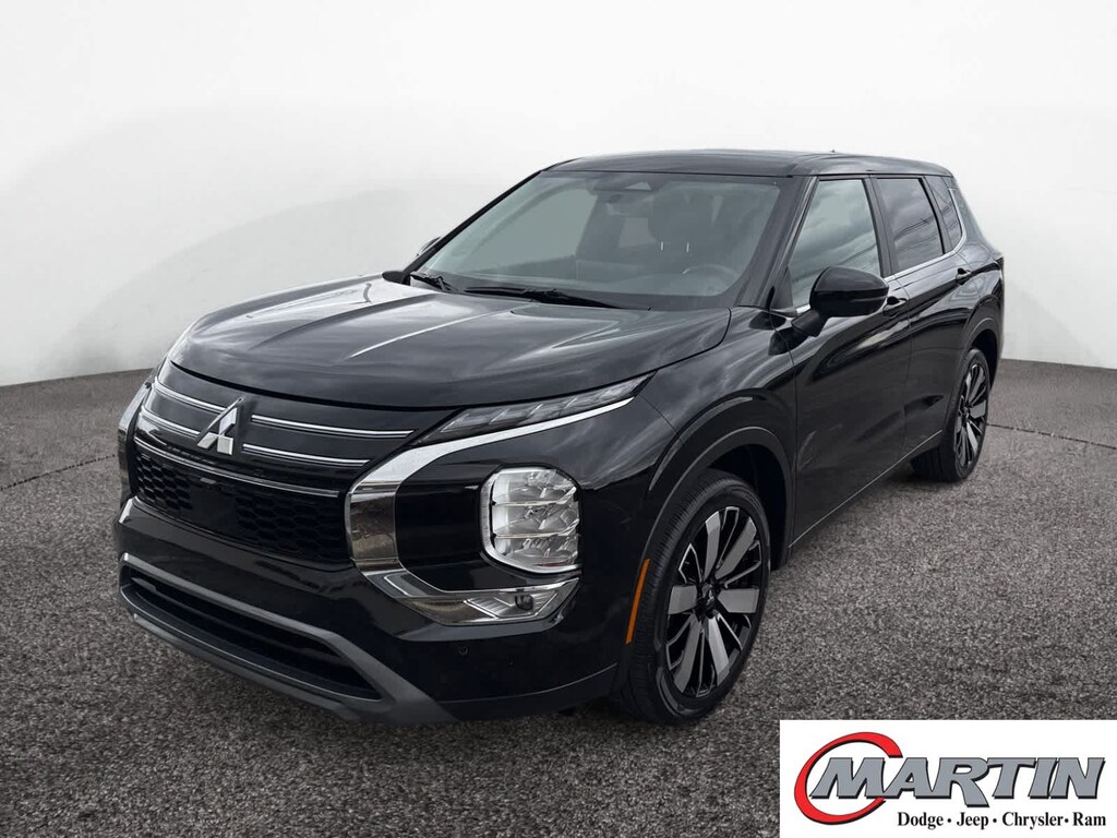 Used 2025 Mitsubishi Outlander SE FWD