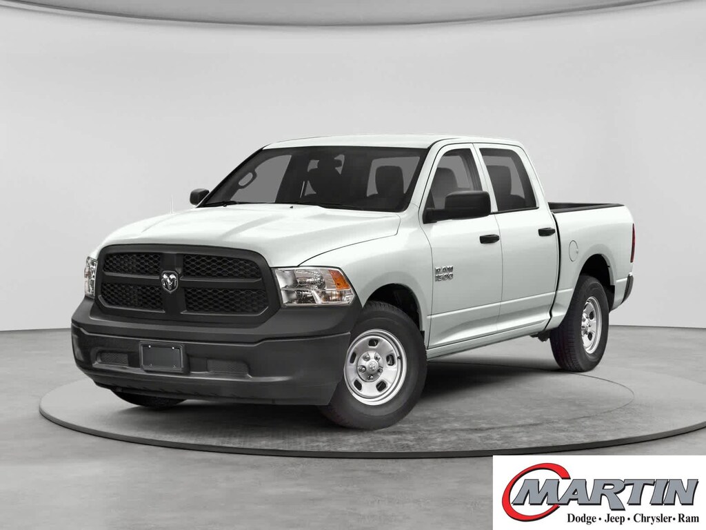 Used 2015 Ram 1500 Express 4WD Crew Cab 140.5 4WD Crew Cab 140.5