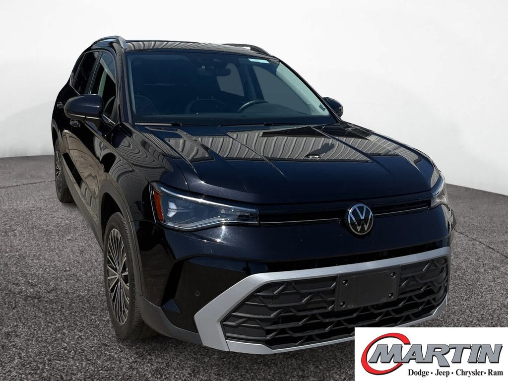 Used 2025 Volkswagen Taos SE FWD