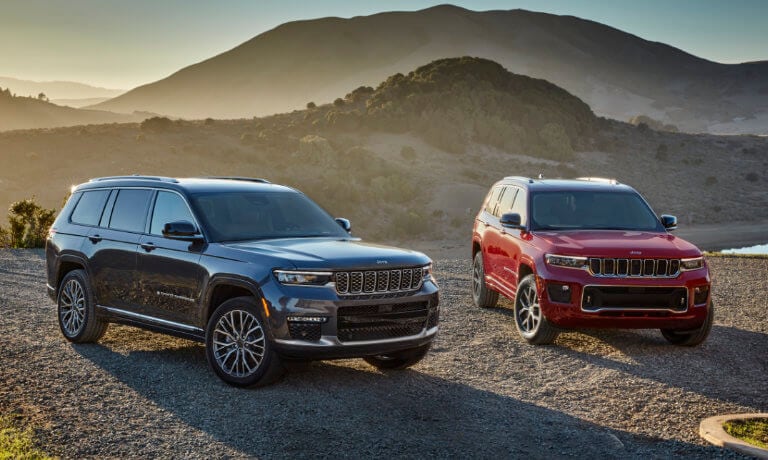 2021 Jeep Grand Cherokee L exterior lineup upon a scenic lookout