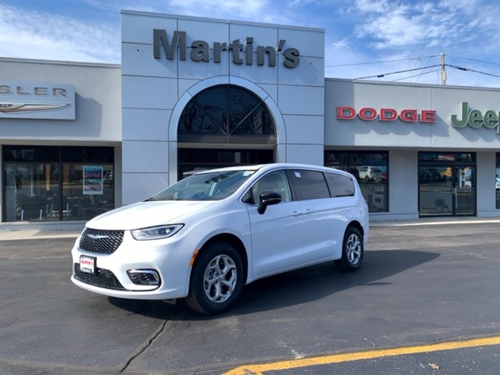 New 2024 Chrysler Pacifica LIMITED AWD For Sale near Union Grove