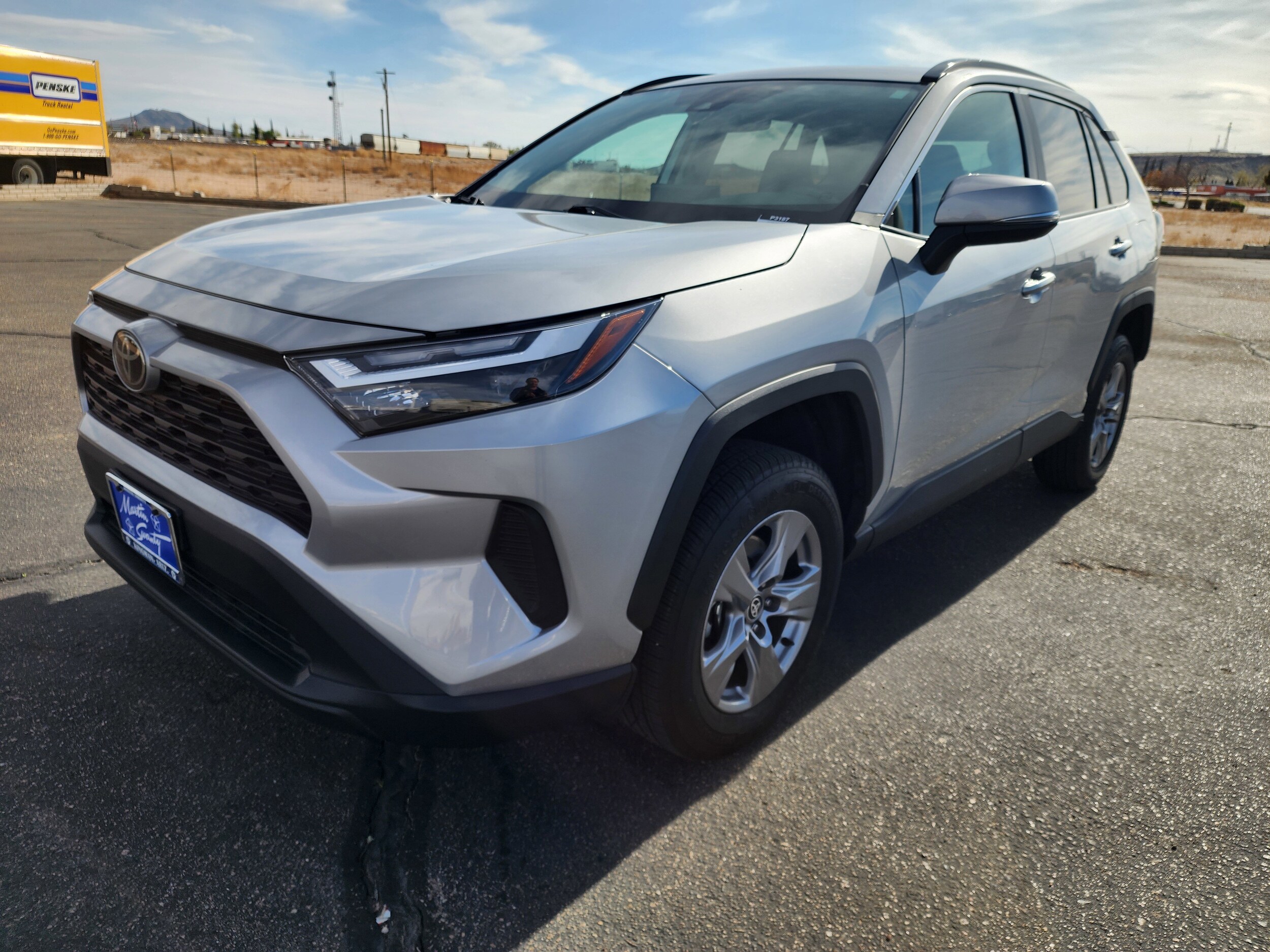 2024 Toyota RAV4 XLE photo 3