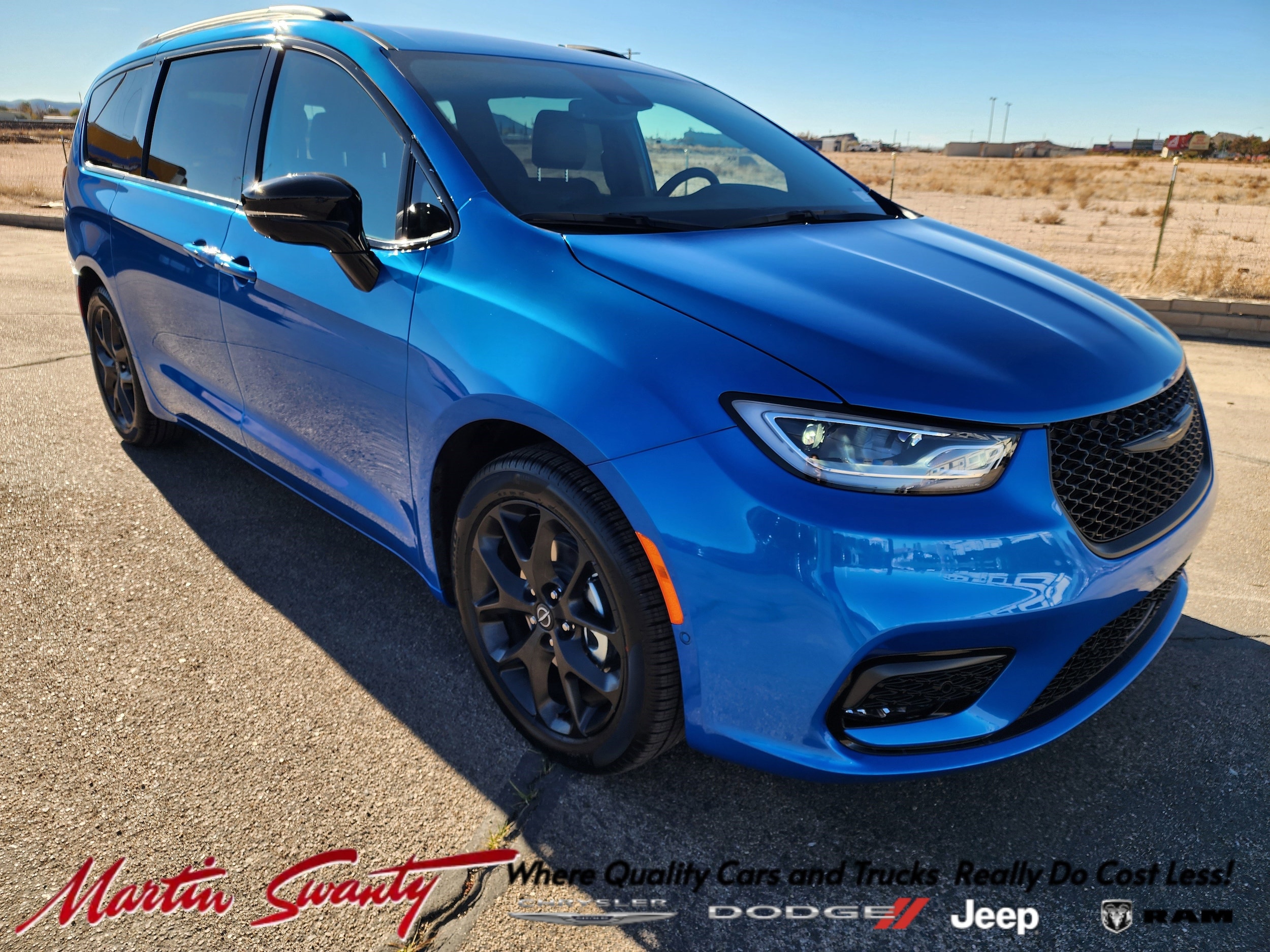 2026 Chrysler Pacifica Select's photo