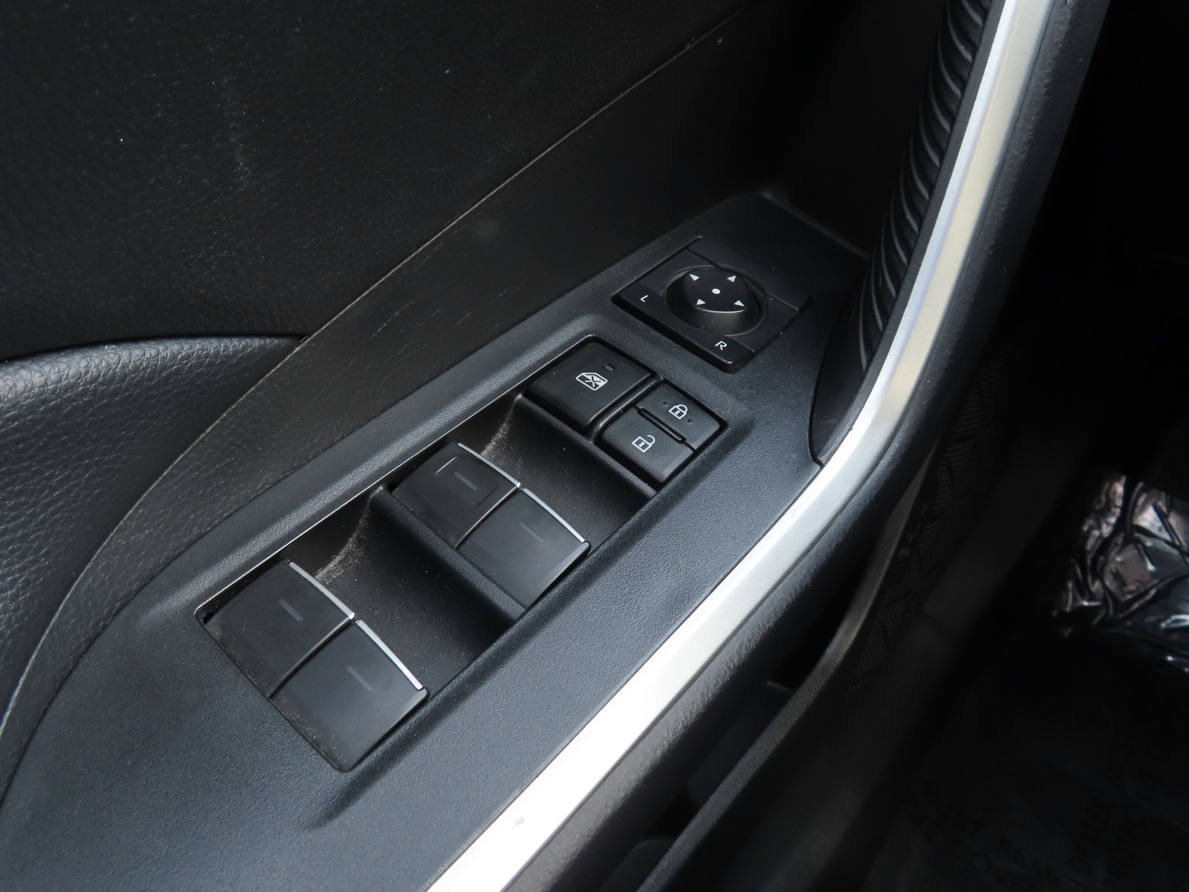 2024 Toyota RAV4 XLE - Photo 18