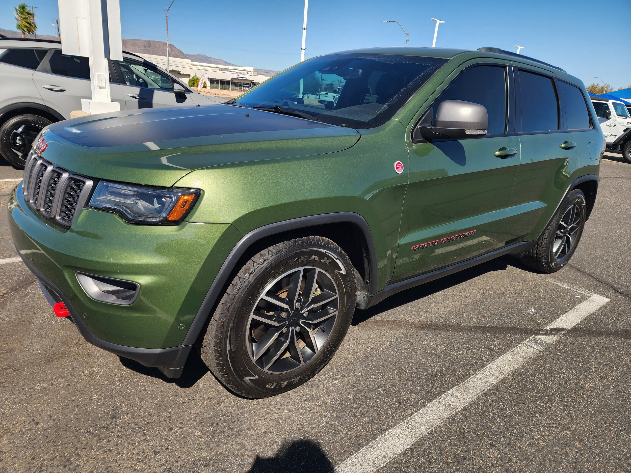 2021 Jeep Grand Cherokee Trailhawk photo 2