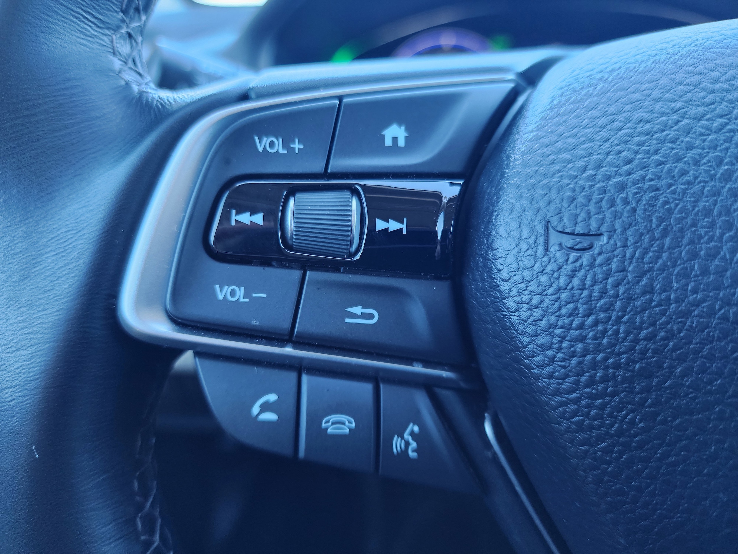2022 Honda Accord Hybrid Touring - Photo 18