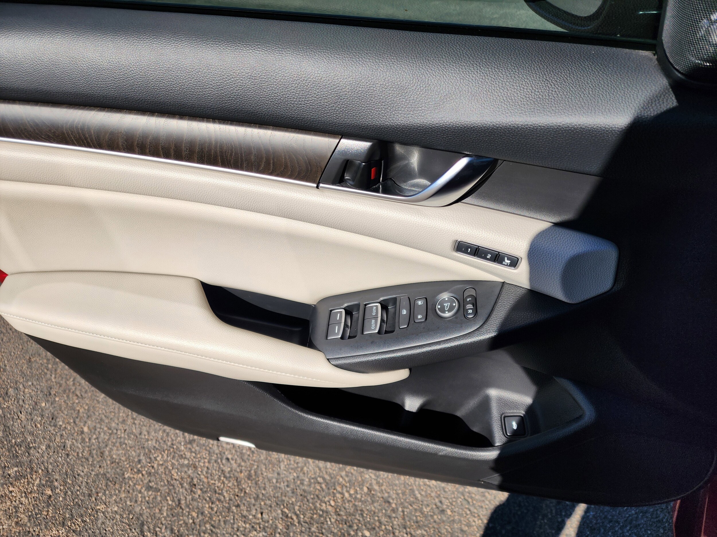 2022 Honda Accord Hybrid Touring - Photo 17