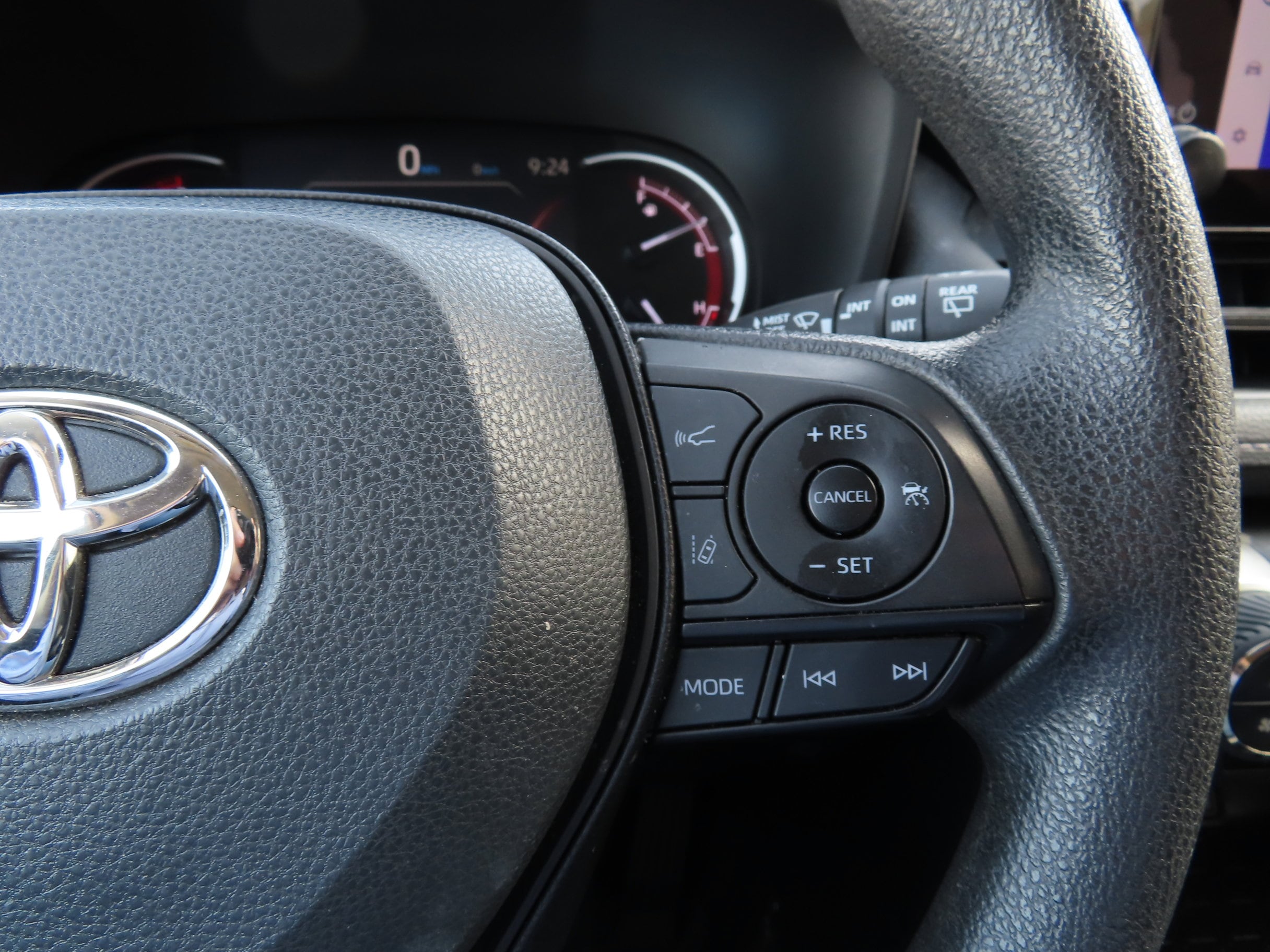 2024 Toyota RAV4 XLE - Photo 21
