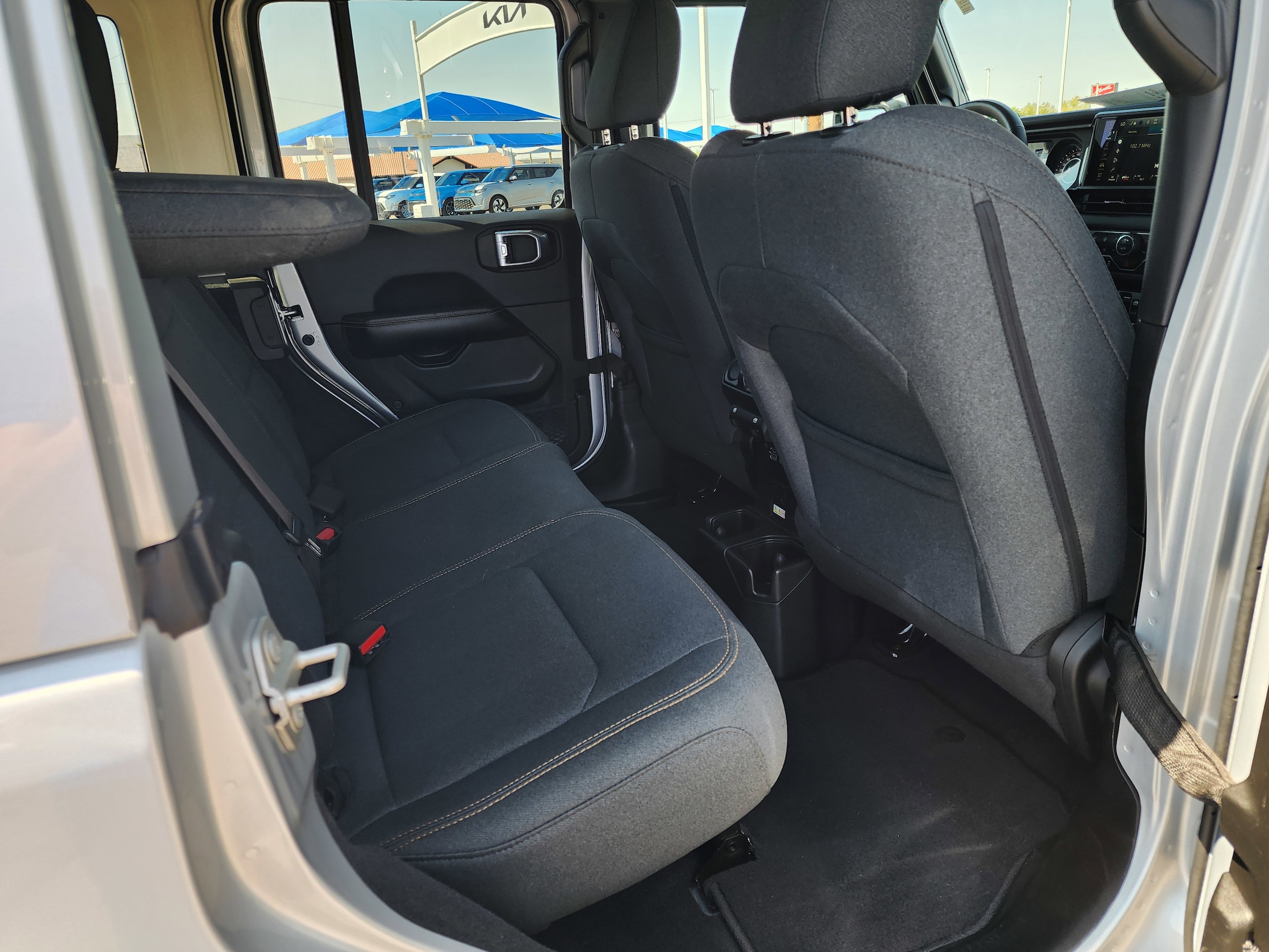 2024 Jeep Wrangler 4-Door Sahara - Photo 15