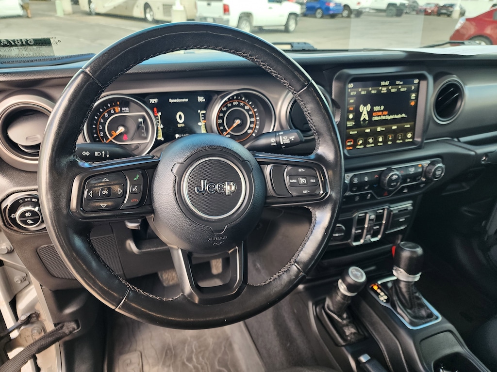 2023 Jeep Gladiator Willys photo 2