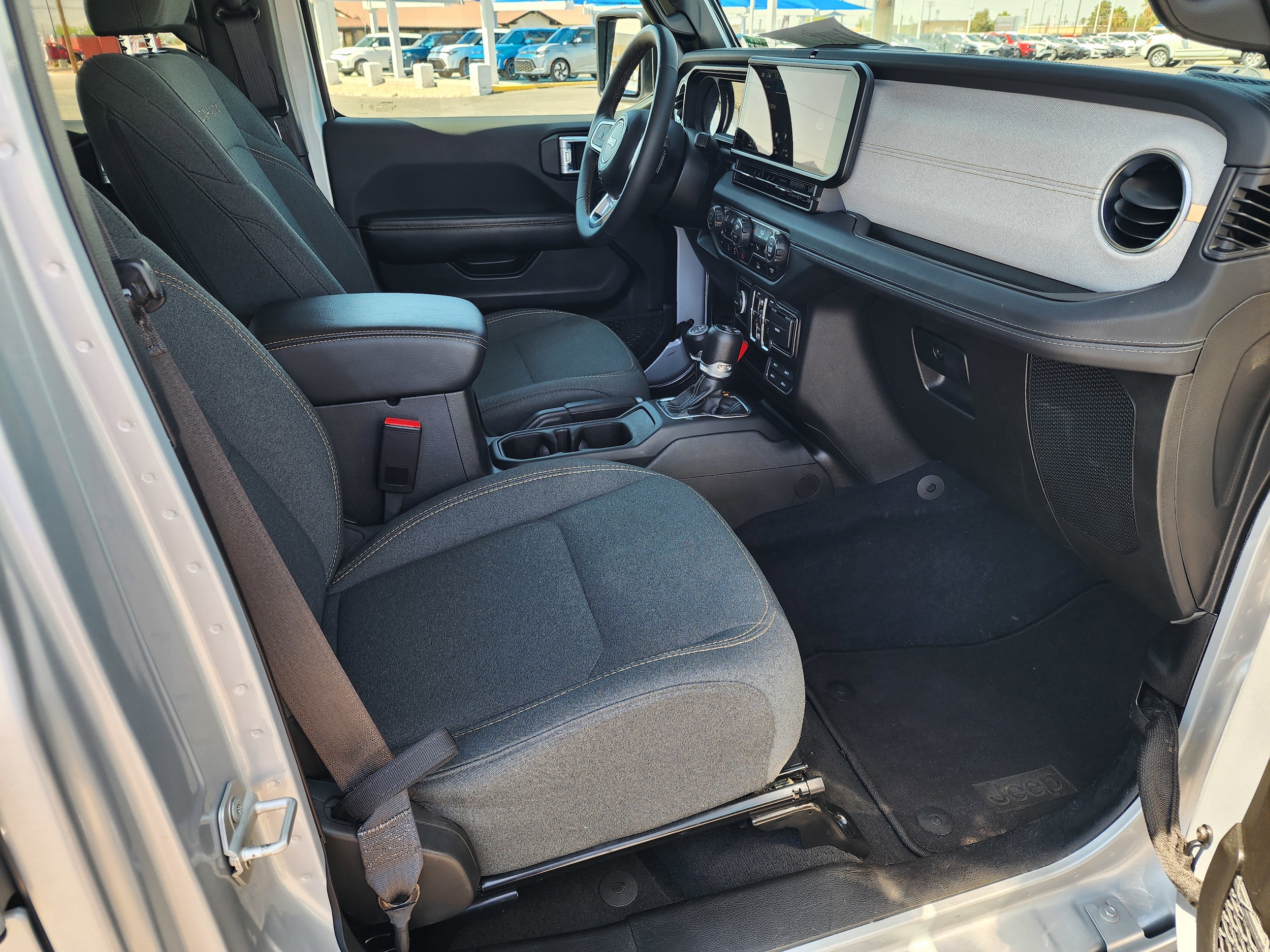 2024 Jeep Wrangler 4-Door Sahara - Photo 14